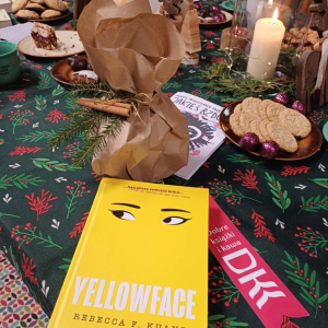 Na zdjęciu książka wybrana na kolejne styczniowe spotkanie "Yellowface"
