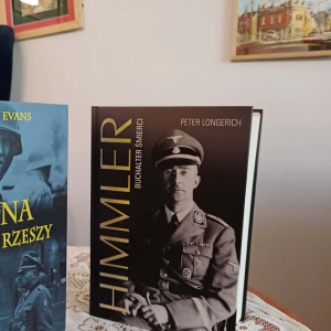 Na zdjęciu książka P. Longerich "Himmler. Buchalter śmierci". 