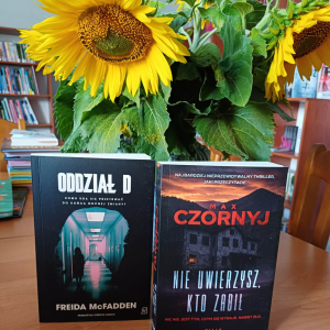 Na zdjęciu dwie książki od prawej:"NIe uwierzysz kto zabił:"-Max Czornyj, "Oddział D"- Freida McFadden.