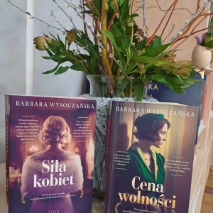 Na zdjęciu dwie książki Barbary Wysoczańskiej: "Cena wolności", "Silna kobieta"
