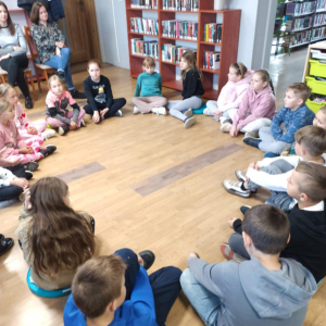 lekcja biblioteczna dla uczniów klasy drugiej szkoły postawowej