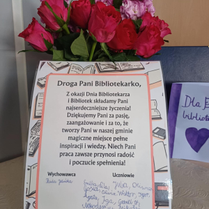 kartka z życzeniami z okazji Dnia Bibliotekarza